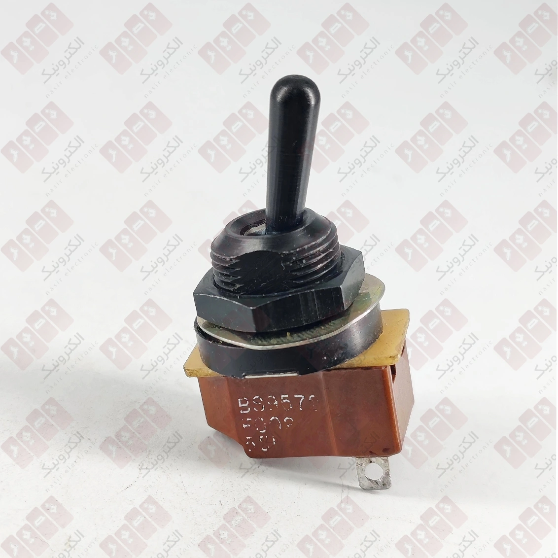 کلید اهرمی پنلی دو پایه (Toggle Switch) ساخت انگلستان کلید اهرمی پنلی دو پایه Toggle Switch ساخت انگلستان نمای روبرو